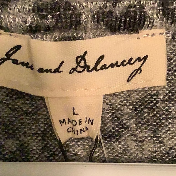 Jane and Delancey Tunic/Sweater Shirt, long sleeve. - Picture 4 of 6